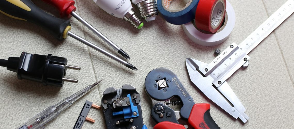 electrician-3273340_1920